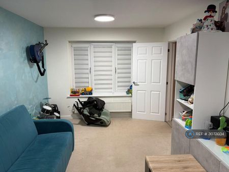 3 bedroom detached house to rent - Photo 3