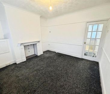 3 bedroom end of terrace house to rent - Photo 2