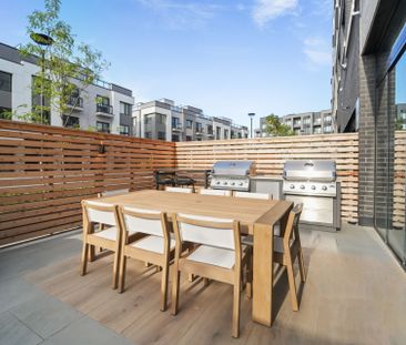 For Lease - 3250 Carding Mill Trail Unit# 320, Oakville, Ontario - Photo 2