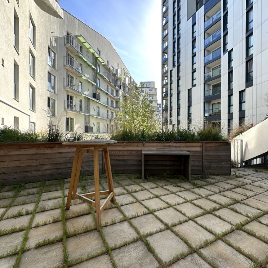 Ruhig gelegene 2-Zimmer Wohnung im Herzen der Seestadt mit geräumiger Terrasse von knapp 60m2! - Photo 1