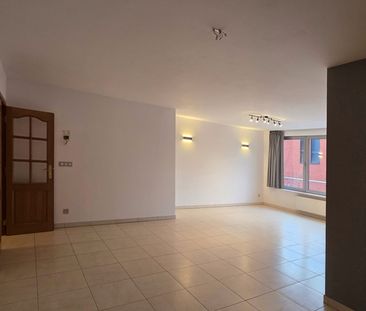 Ruim appartement MET GARAGE en groot terras - Photo 6