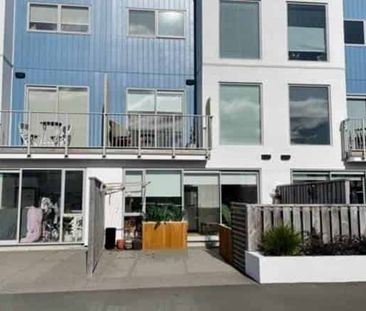 Luxury Townhouse Living At It's Best! - Photo 4