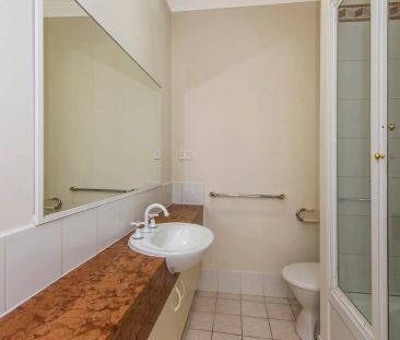 Elegant Townhouse in Exclusive Little Shenton Lane - Photo 6