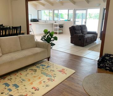 Minutes to Beach & Shops - Photo 3