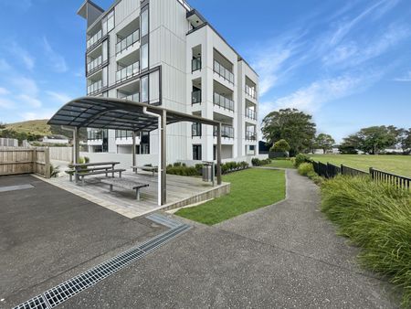 Unit G03, 12 Barrack Road, Mount Wellington, Auckland - Photo 2