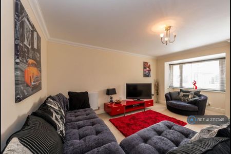 4 bedroom semi-detached house to rent - Photo 2