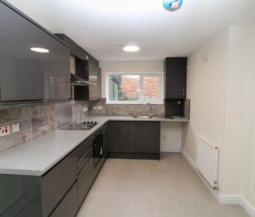 Fleet Road, Farnborough, GU14 - Photo 2