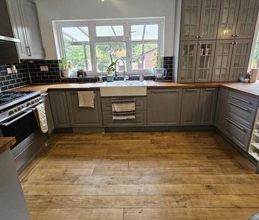 4 bedroom semi-detached house to rent - Photo 6