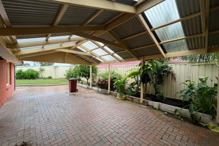 Beautiful Family Home in Cranbourne North - Photo 3