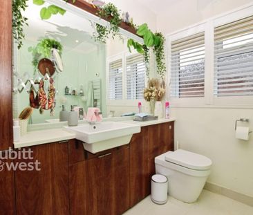 3 bedroom semi-detached bungalow to rent - Photo 6