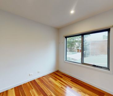 Perfect Location! - Photo 6