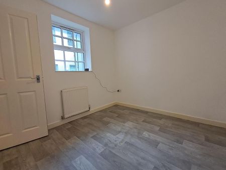 2 bedroom semi-detached house to rent - Photo 5