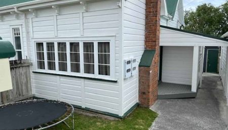 Handy two-bedroom - Photo 5