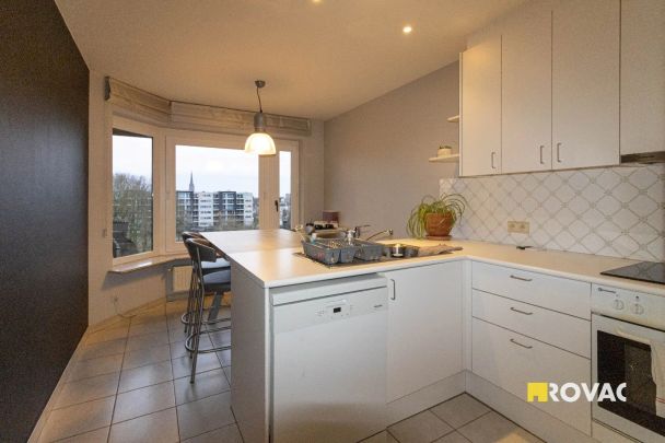 Stijlvol en zeer verzorgd appartement op de 5e verdieping - Photo 1