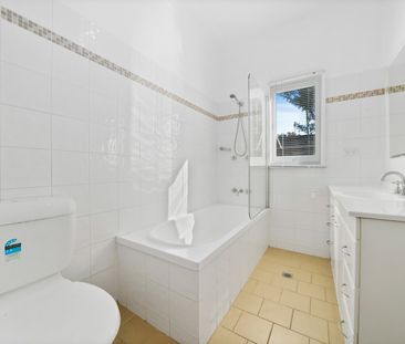 Three Bedroom Family Home - Photo 5