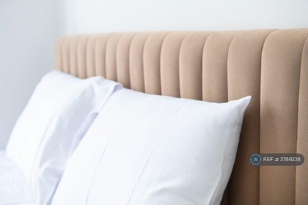 5 bedroom flat to rent - Photo 3