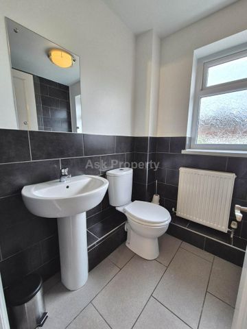 3 bedroom semi-detached house to rent - Photo 3