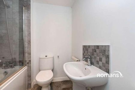 Wiltshire Crescent, Basingstoke, Hampshire, RG22 - Photo 4