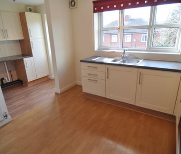 3 bed Town House - To Let - Photo 4