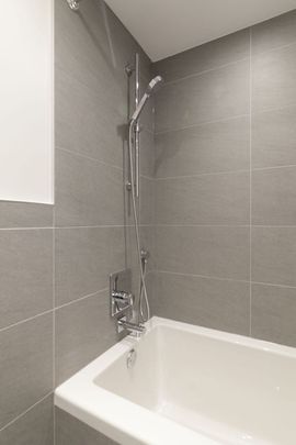 St. Lambert - Photo 1