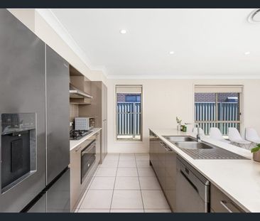 Modern Family Living in a Prime Oran Park Location - Photo 6