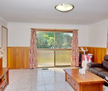 Furnished 4 bedrooms walking to school and shopping centre - Photo 1