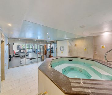 Roland Gardens - Photo 2