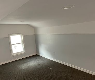 1165 Erie St , 3 Bedroom Rear Rental - Photo 4