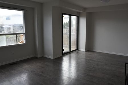 For Lease - 307 Bristol Crescent, Oshawa, Ontario - Photo 3