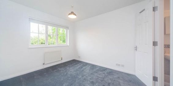 4 Bedroom, 3 bath, 1 reception Terraced House - Photo 3