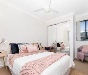 Greenslopes - Photo 1