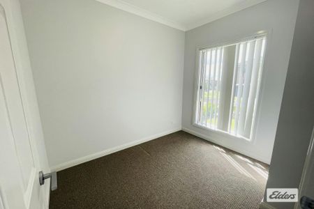 Near New Luxury house with 4 Bedrooms plus STUDY - Photo 2