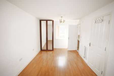 Pasadena Avenue, Warrington - Photo 4