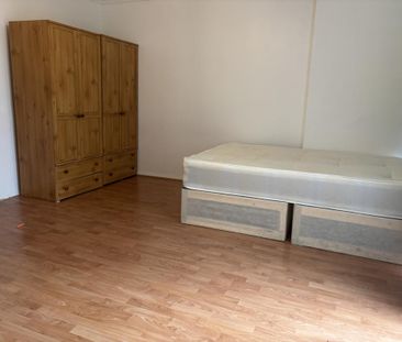 House share to rent - Photo 2