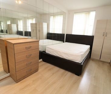 Room in a Shared Flat, Dovecote House, SE16 - Photo 1