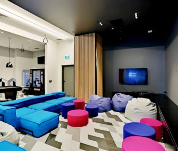 Twin Room in 8 Bed Apartment - Photo 3