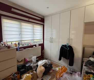4 Bed Terraced House, Roll Gardens, IG2 - Photo 6