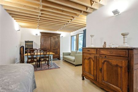 SHORT LET. A stunning architecturally designed four bedroom new build house in a secluded position, shielded, yet moments from the hustle and bustle of Upper Street. - Photo 4