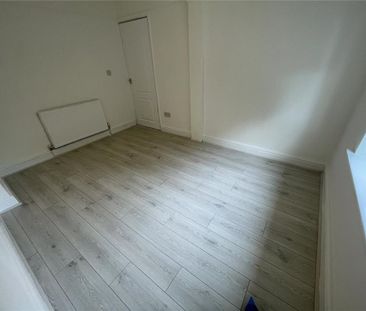 3 bedroom end of terrace house to rent - Photo 2