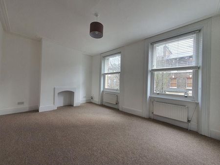 3 bedroom flat to rent - Photo 4