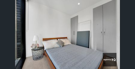 STUNNING APARTMENT AT THE PEAK! - Photo 5