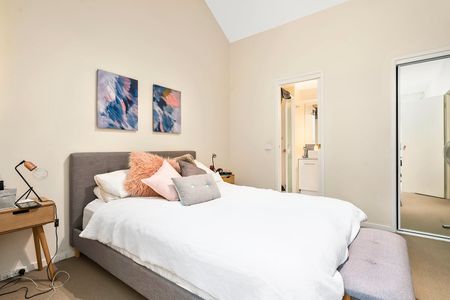 SENSATIONAL "STONNINGTON GARDENS" - Photo 2
