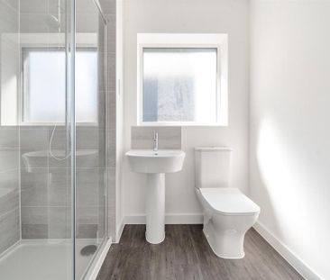 4 bedroom end of terrace house to rent - Photo 1