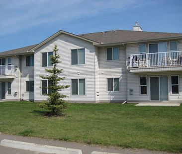 Stony Plain Ground Floor 2-Bedroom Condo - Photo 6