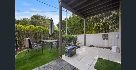 Conveniently located 2-story townhouse. - Photo 5