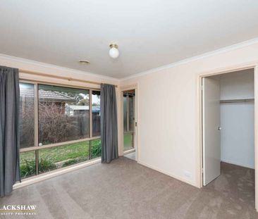 Three bedroom Amaroo home in quiet Court - Photo 5