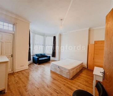 Arcadian Gardens, Wood Green, London, N22 - Photo 3