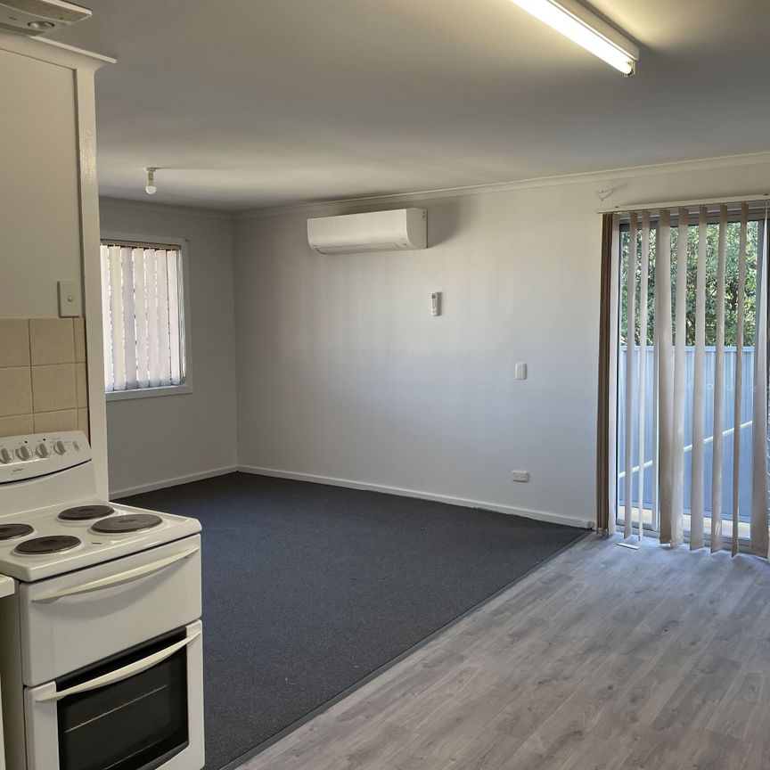 2 Bedroom unit with river views !! - Photo 1