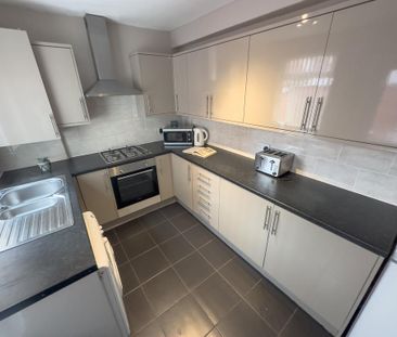 4 bedroom terraced house to rent - Photo 3