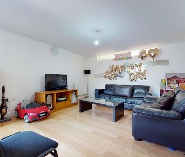 2 bedroom flat to rent - Photo 3